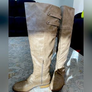 Venus, Size: 8.5, Tan